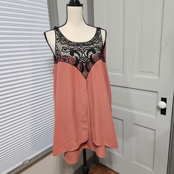 City Chic Lace Motif Halter Neckline with Back Tie and Split Tierd Detail - Picture 2 of 8